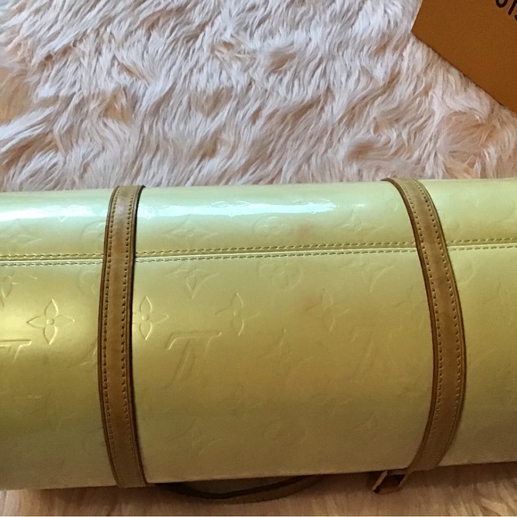 Louis Vuitton Monogram Vernis Bedford Barrel Handbag (V1 0095) is the code. - Picture 7 of 9